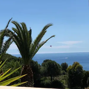 https://roches-dazur.fr-provencehotel.com